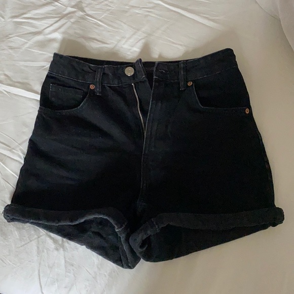 Black high waisted jean shorts, « mom fit » - Picture 1 of 4